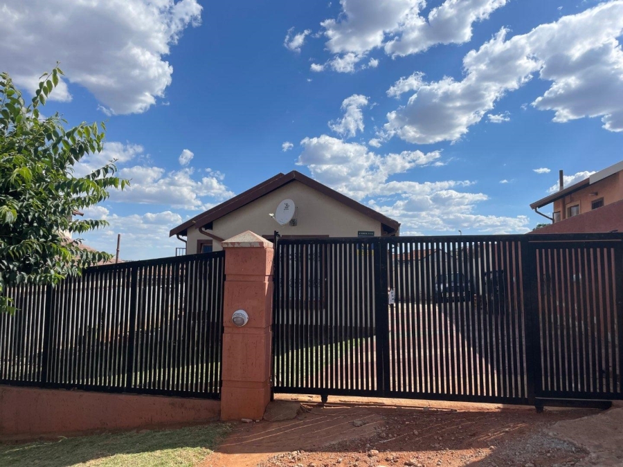 To Let 3 Bedroom Property for Rent in Groblerpark Gauteng