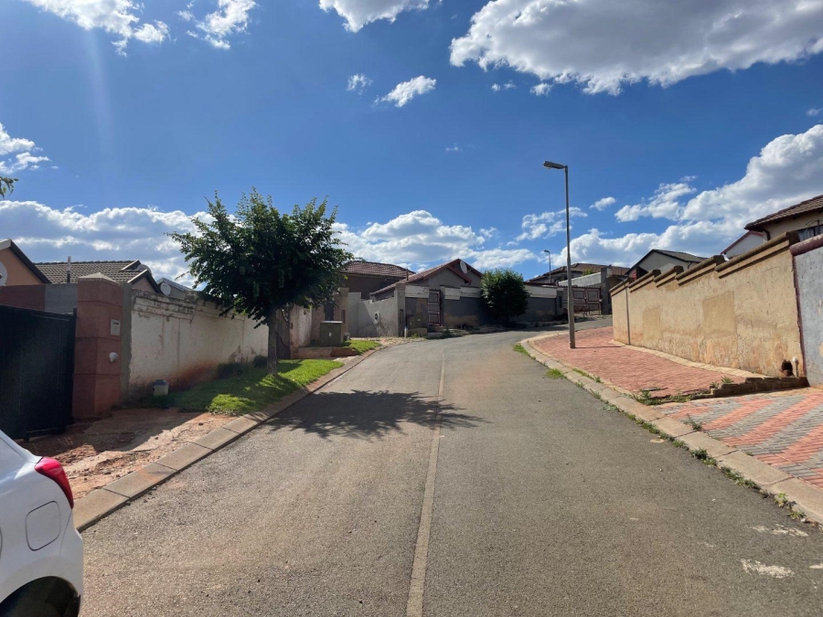 To Let 3 Bedroom Property for Rent in Groblerpark Gauteng