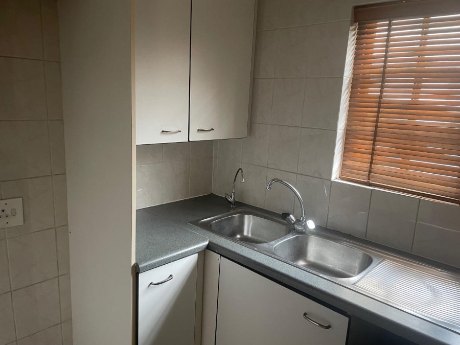 To Let 1 Bedroom Property for Rent in Sandown Gauteng