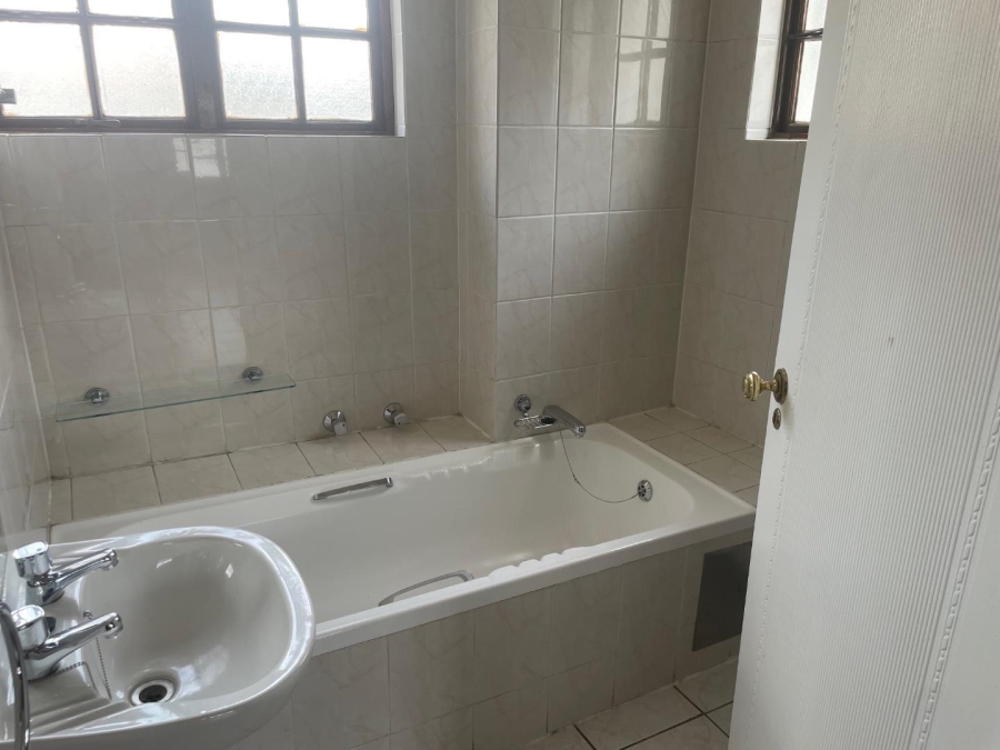 To Let 1 Bedroom Property for Rent in Sandown Gauteng