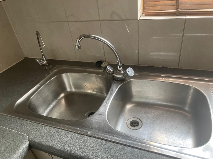 To Let 1 Bedroom Property for Rent in Sandown Gauteng