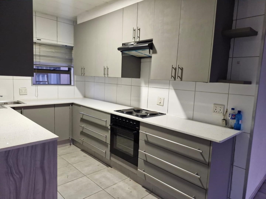 To Let 3 Bedroom Property for Rent in Lakefield Gauteng