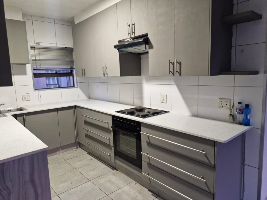 To Let 3 Bedroom Property for Rent in Lakefield Gauteng