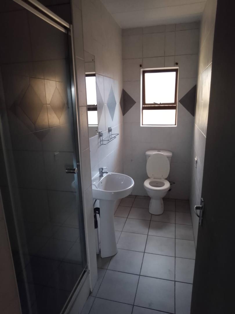 To Let 3 Bedroom Property for Rent in Lakefield Gauteng