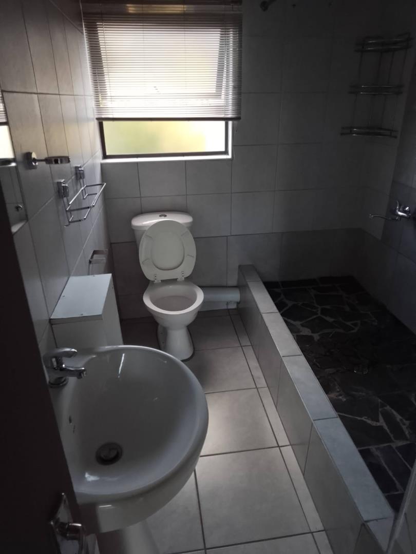 To Let 3 Bedroom Property for Rent in Lakefield Gauteng