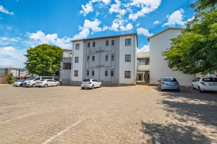 2 Bedroom Property for Sale in Fleurhof Gauteng