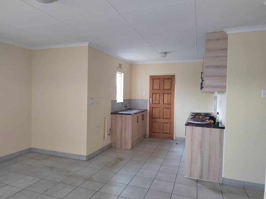 To Let 3 Bedroom Property for Rent in Alrode Gauteng