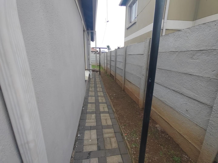 To Let 3 Bedroom Property for Rent in Alrode Gauteng
