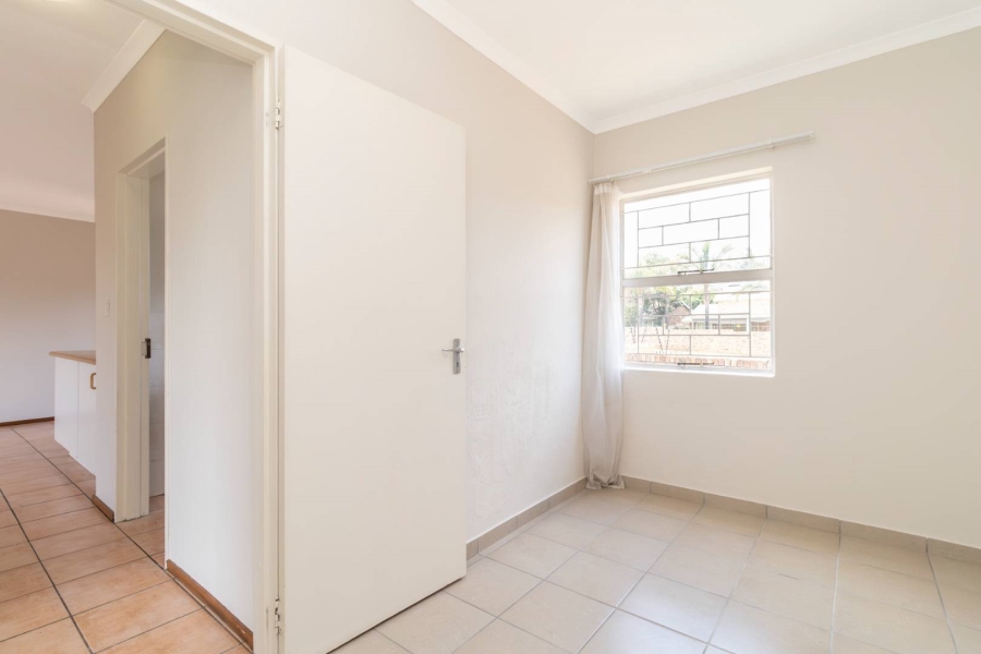 To Let 2 Bedroom Property for Rent in Roodepoort Gauteng