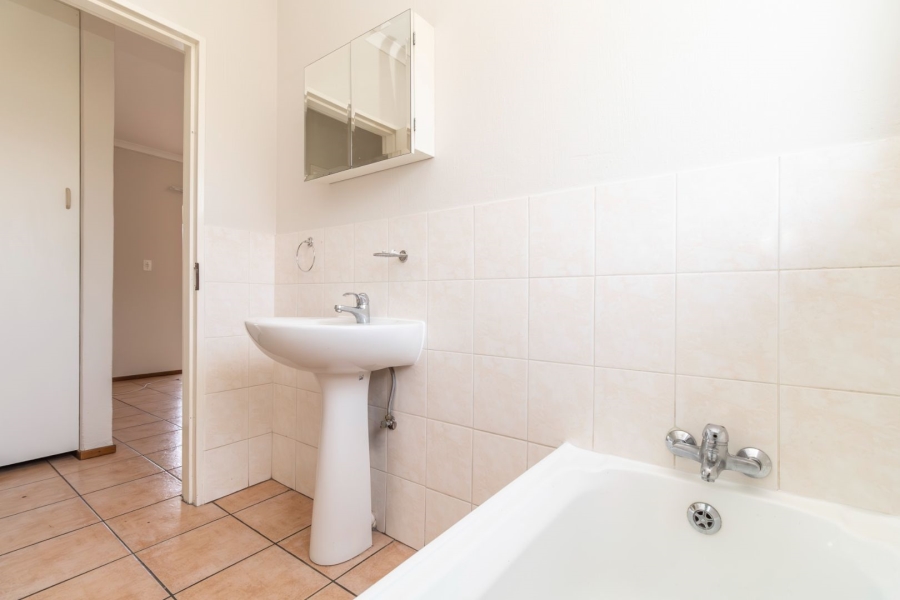 To Let 2 Bedroom Property for Rent in Roodepoort Gauteng