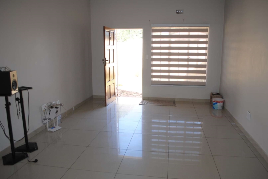 To Let 2 Bedroom Property for Rent in Kookrus Gauteng