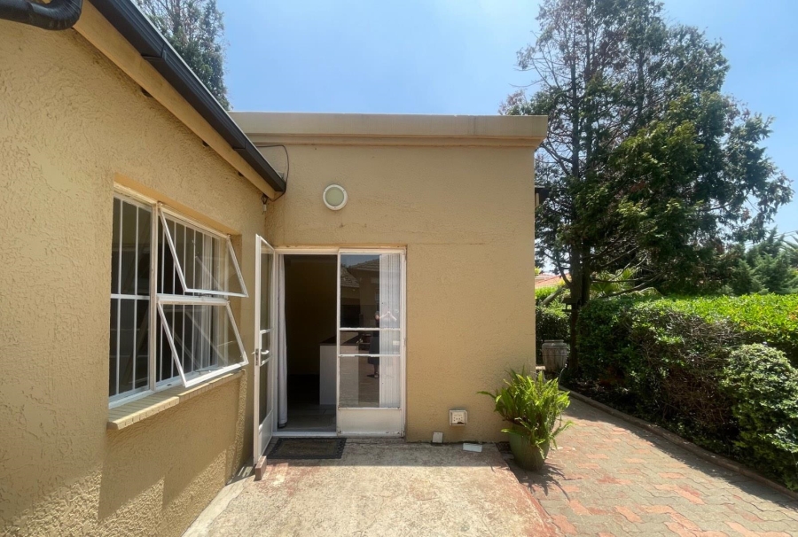 To Let 1 Bedroom Property for Rent in Glenvista Gauteng