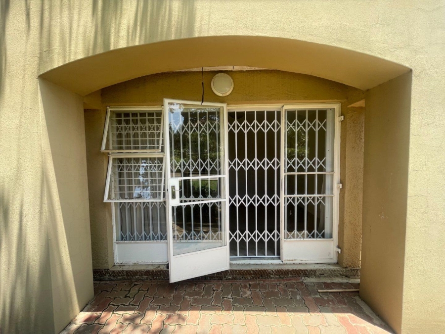 To Let 1 Bedroom Property for Rent in Glenvista Gauteng