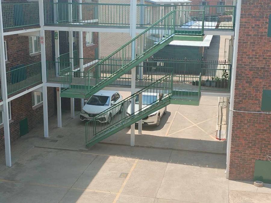 To Let 1 Bedroom Property for Rent in Queenswood Gauteng