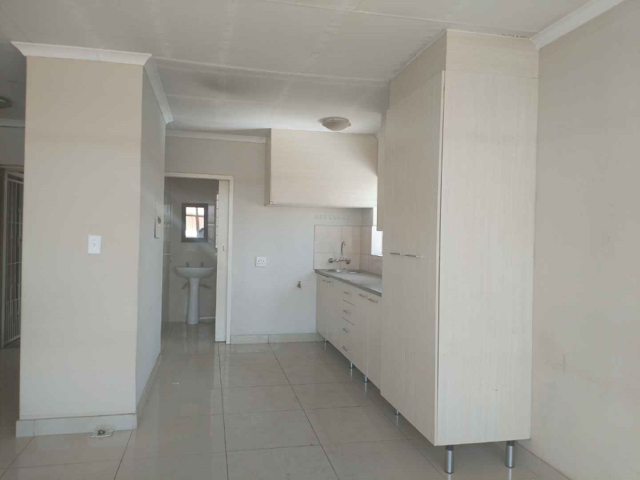 To Let 1 Bedroom Property for Rent in Queenswood Gauteng