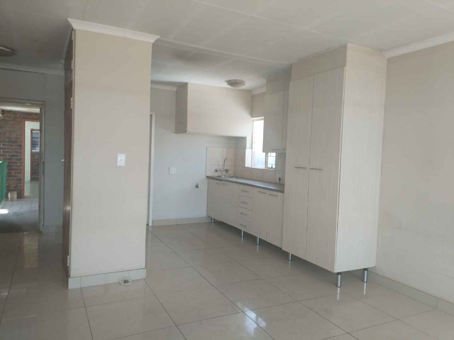 To Let 1 Bedroom Property for Rent in Queenswood Gauteng