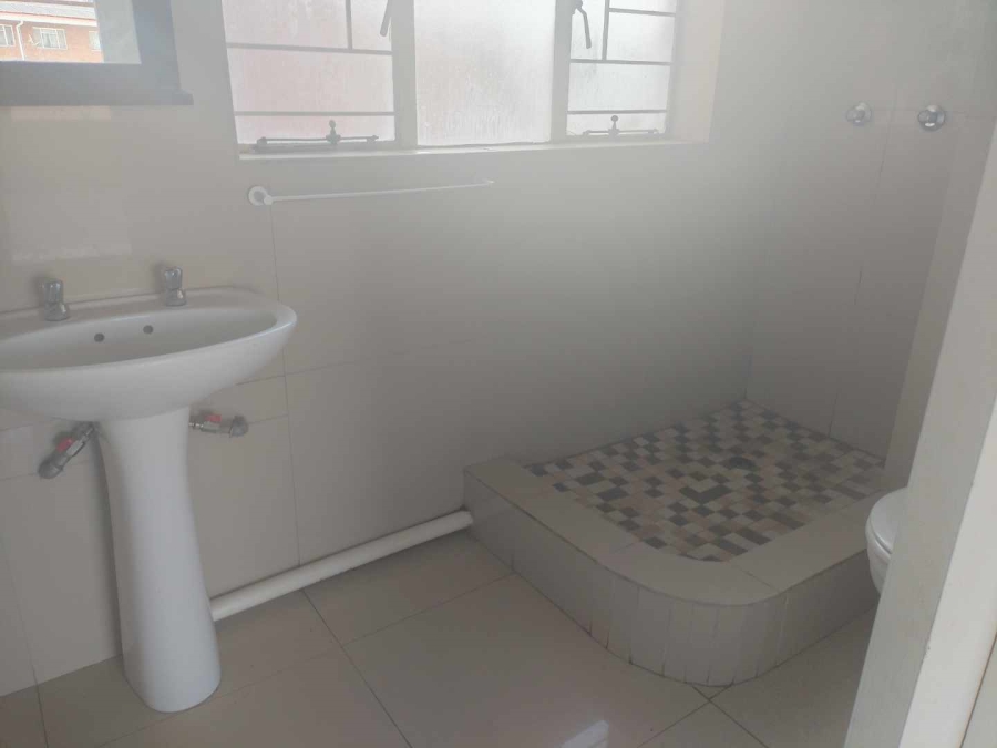 To Let 1 Bedroom Property for Rent in Queenswood Gauteng