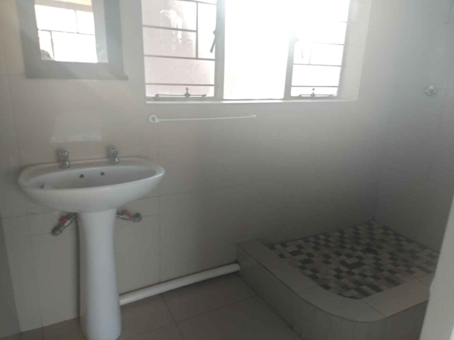 To Let 1 Bedroom Property for Rent in Queenswood Gauteng
