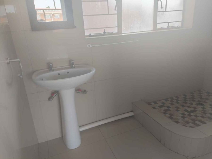 To Let 1 Bedroom Property for Rent in Queenswood Gauteng