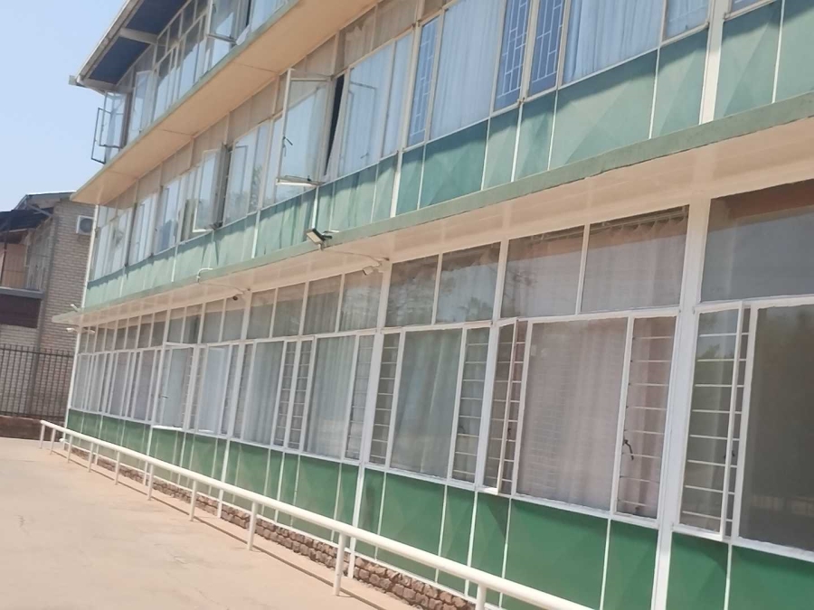 To Let 1 Bedroom Property for Rent in Queenswood Gauteng