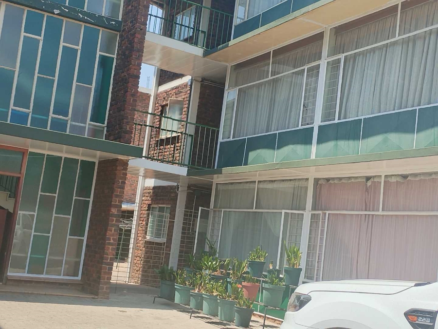 To Let 1 Bedroom Property for Rent in Queenswood Gauteng