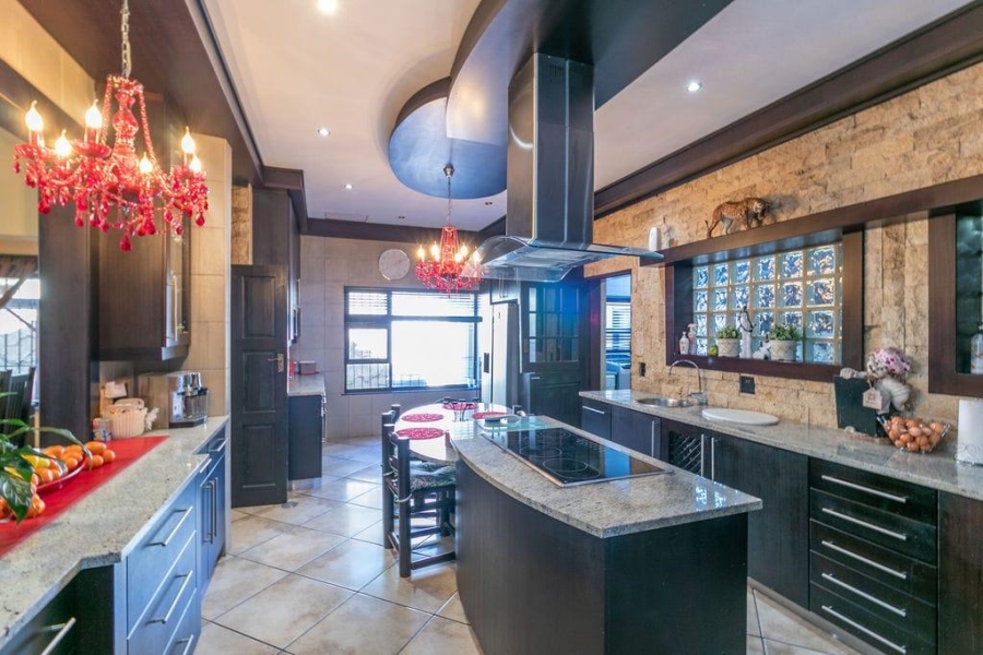 6 Bedroom Property for Sale in Glen Marais Gauteng