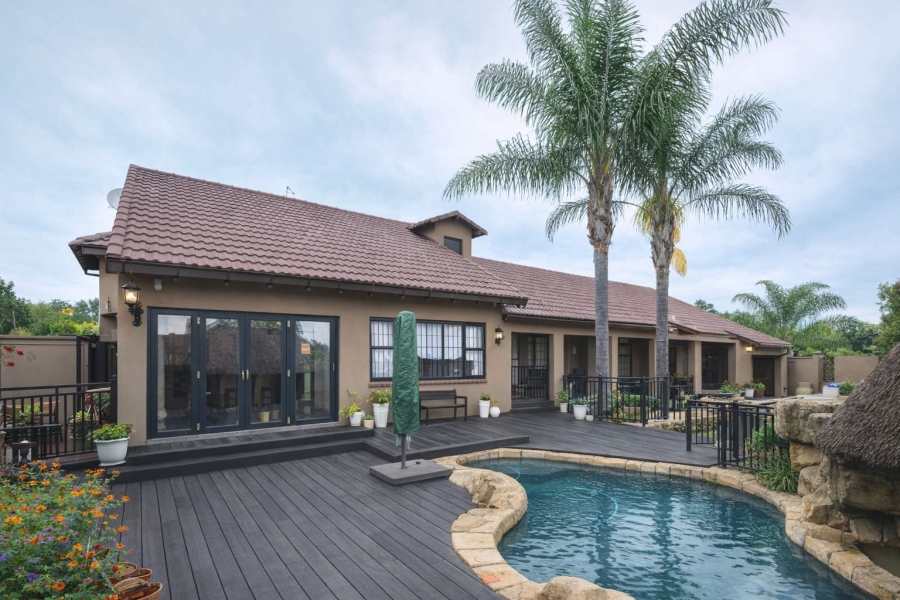 6 Bedroom Property for Sale in Glen Marais Gauteng