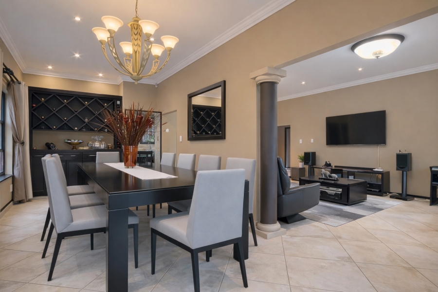 6 Bedroom Property for Sale in Glen Marais Gauteng