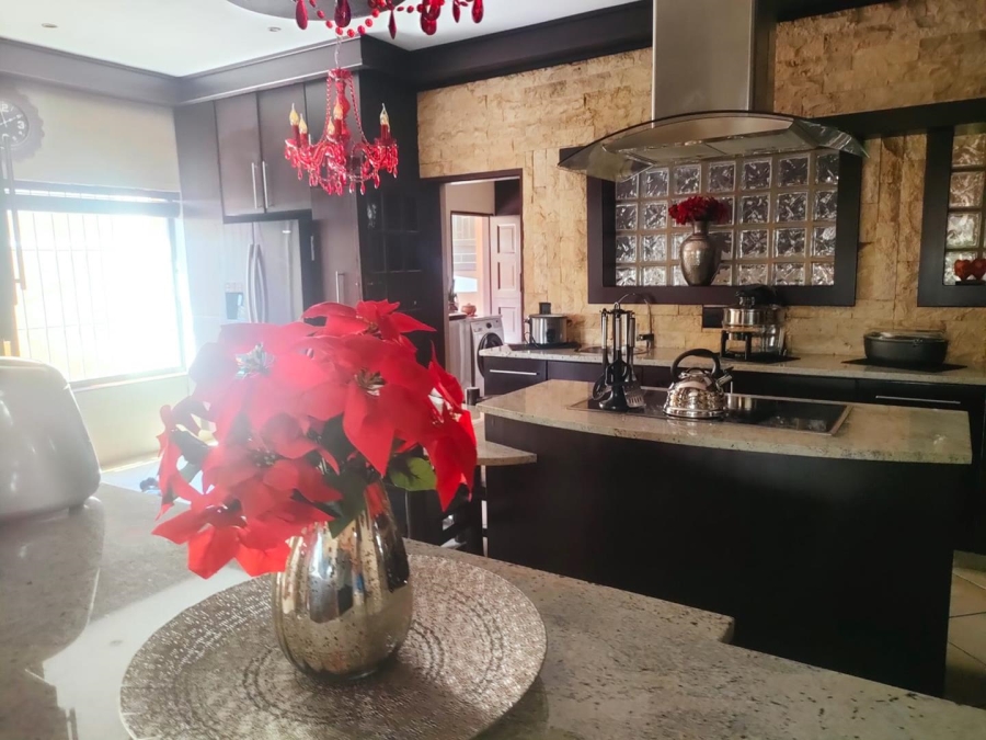 6 Bedroom Property for Sale in Glen Marais Gauteng