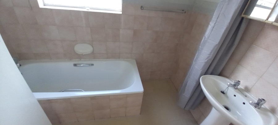 To Let 1 Bedroom Property for Rent in Corlett Gardens Gauteng