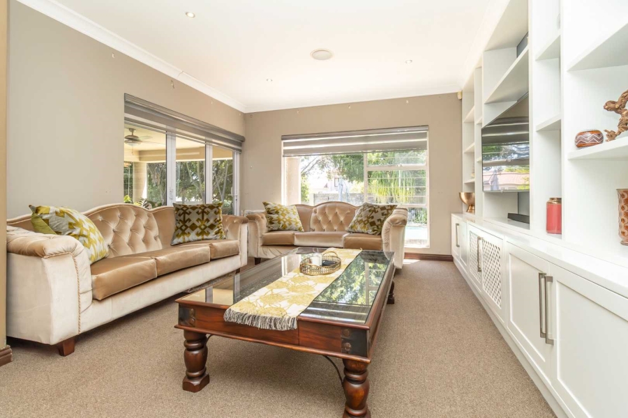 4 Bedroom Property for Sale in Hurlingham Manor Gauteng