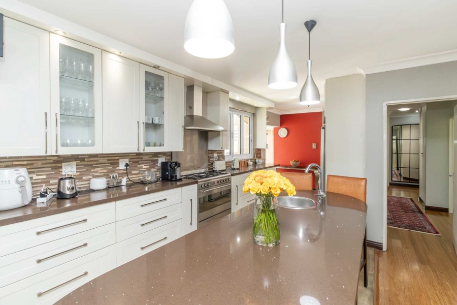 4 Bedroom Property for Sale in Hurlingham Manor Gauteng