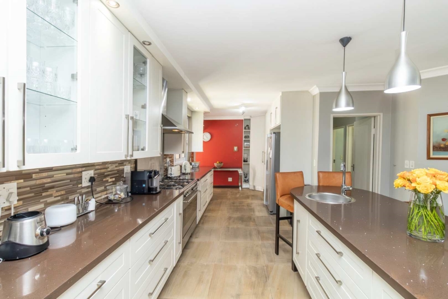 4 Bedroom Property for Sale in Hurlingham Manor Gauteng