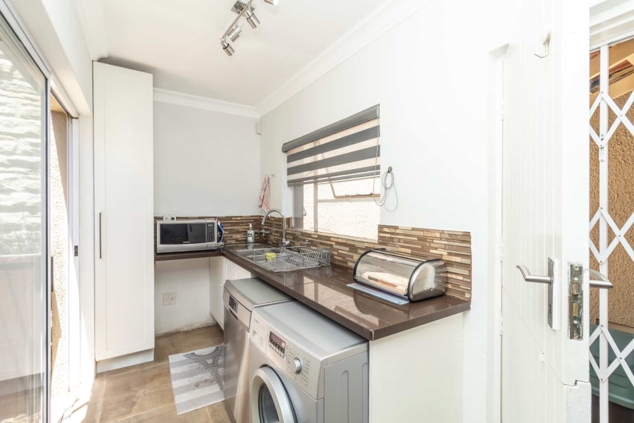 4 Bedroom Property for Sale in Hurlingham Manor Gauteng