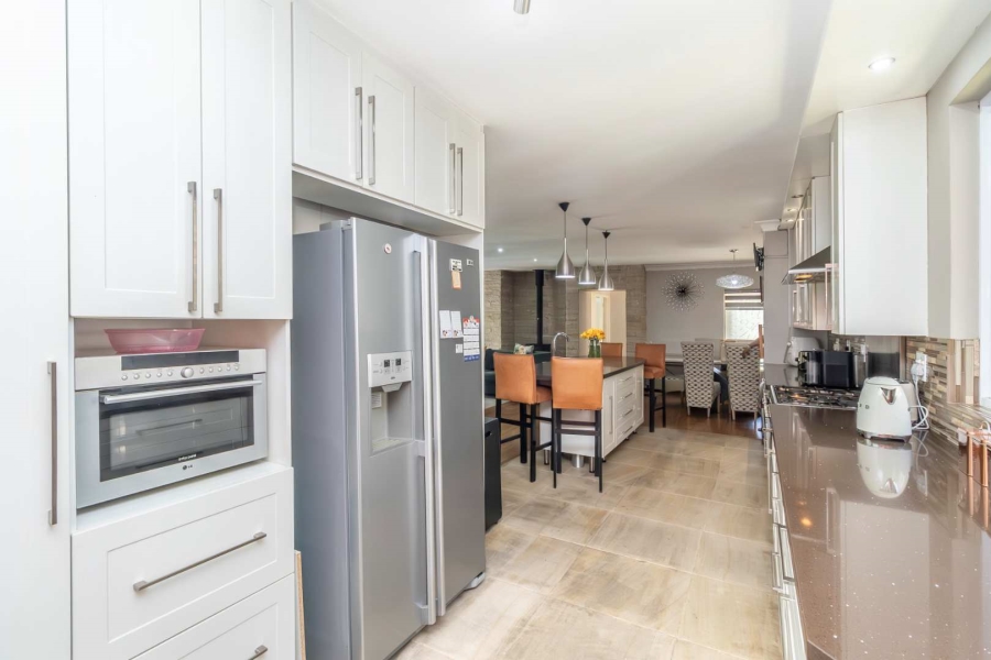 4 Bedroom Property for Sale in Hurlingham Manor Gauteng