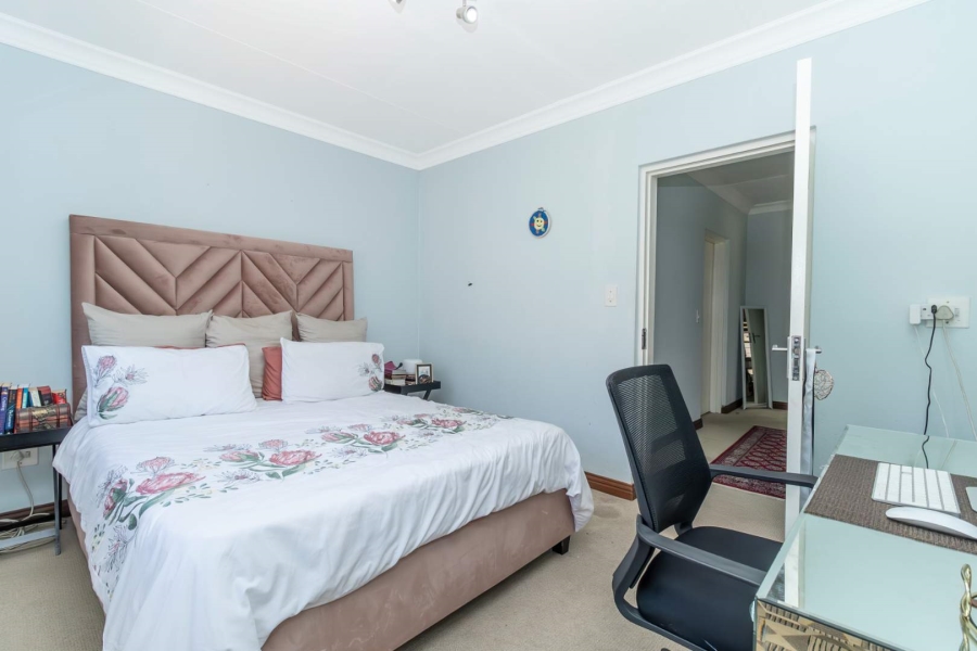 4 Bedroom Property for Sale in Hurlingham Manor Gauteng