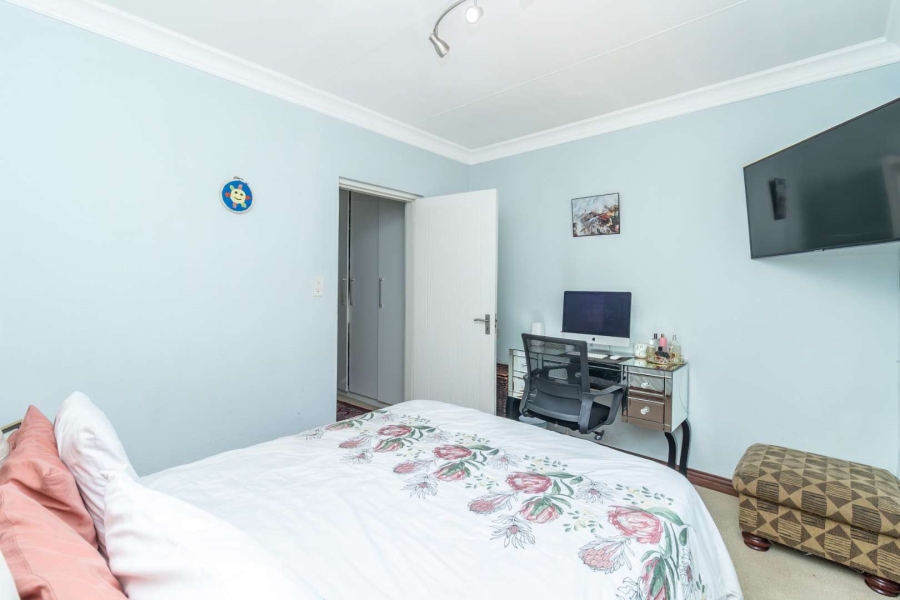 4 Bedroom Property for Sale in Hurlingham Manor Gauteng