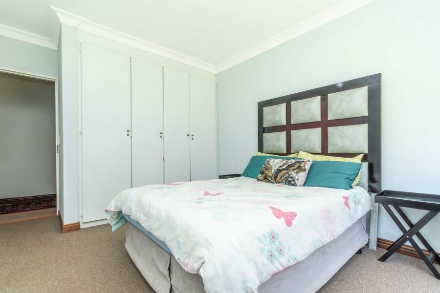 4 Bedroom Property for Sale in Hurlingham Manor Gauteng