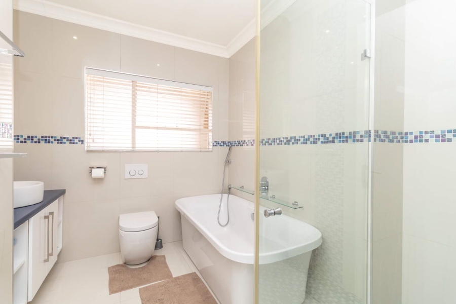 4 Bedroom Property for Sale in Hurlingham Manor Gauteng