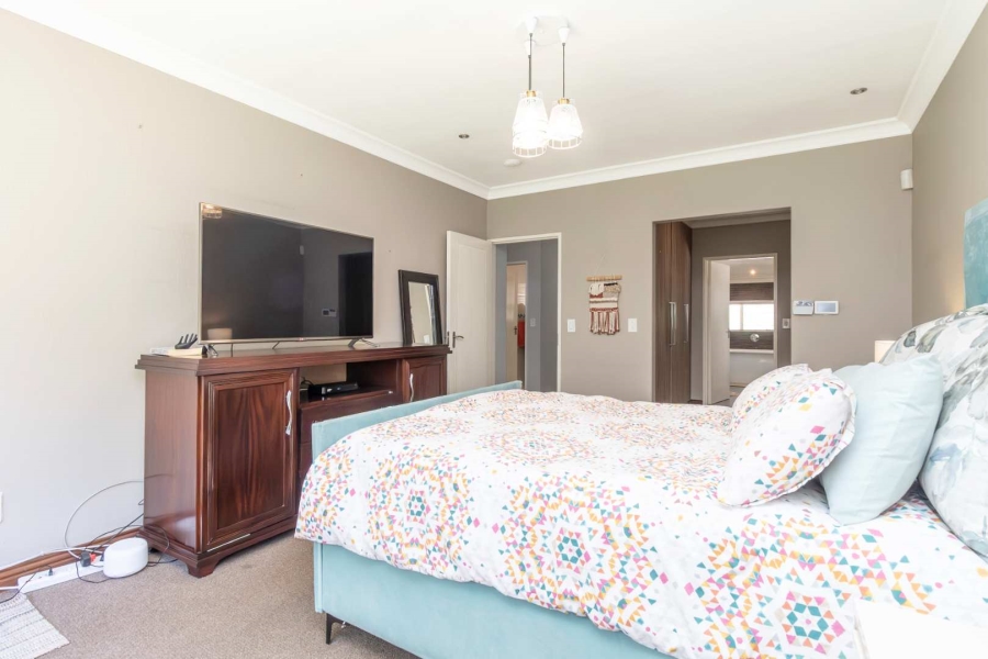 4 Bedroom Property for Sale in Hurlingham Manor Gauteng