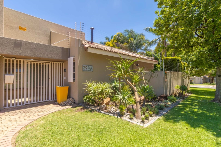 4 Bedroom Property for Sale in Hurlingham Manor Gauteng