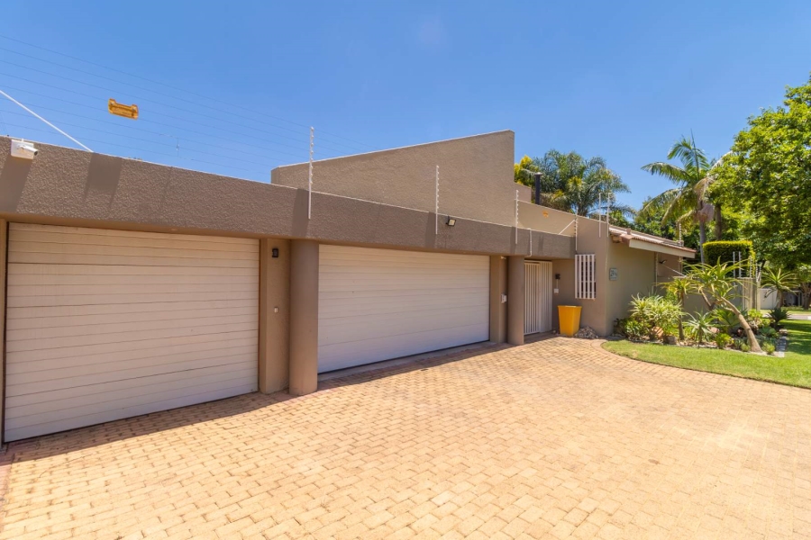 4 Bedroom Property for Sale in Hurlingham Manor Gauteng