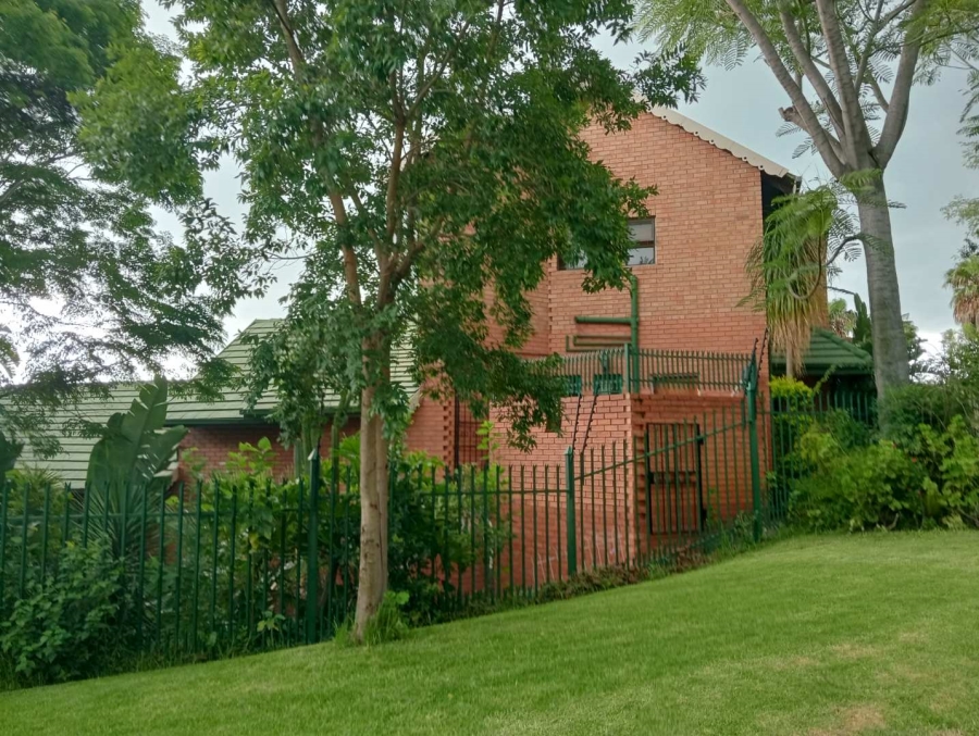To Let 4 Bedroom Property for Rent in Erasmuskloof Gauteng