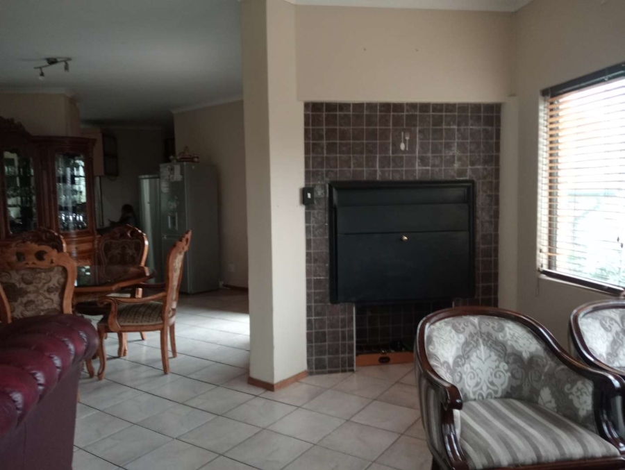 To Let 4 Bedroom Property for Rent in Erasmuskloof Gauteng