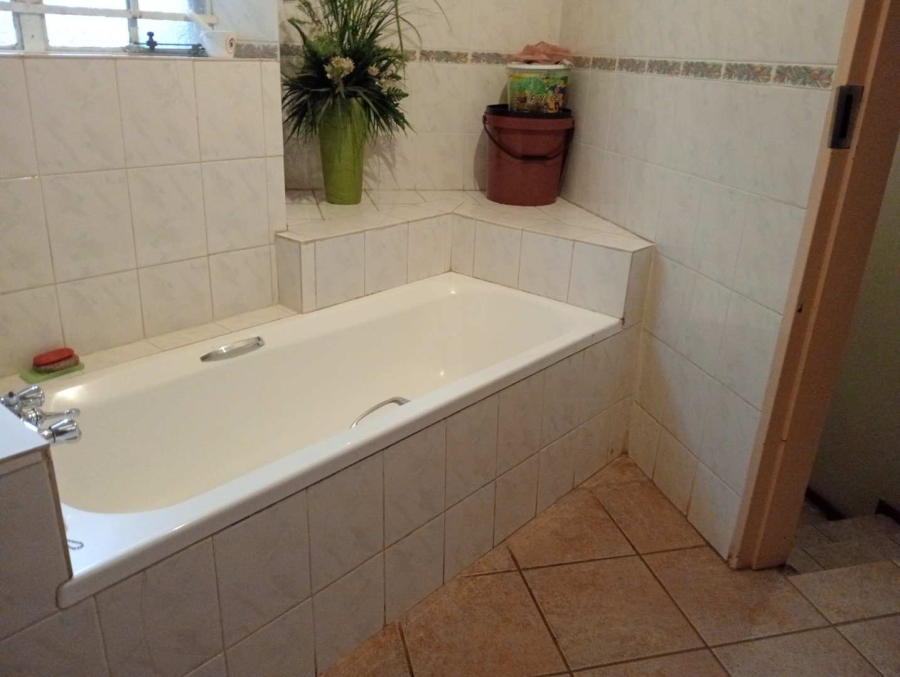 To Let 4 Bedroom Property for Rent in Erasmuskloof Gauteng