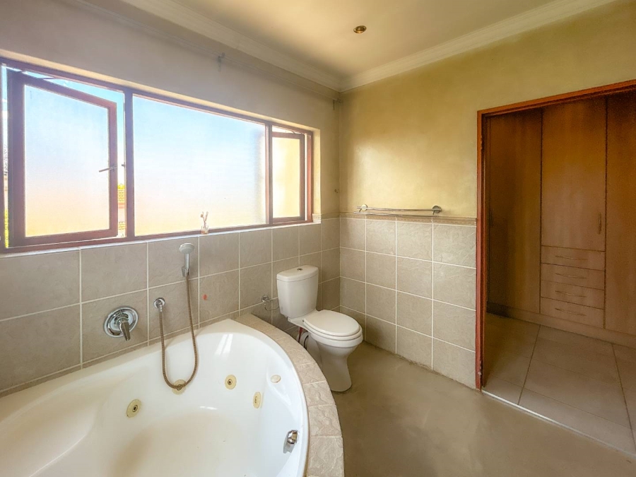 3 Bedroom Property for Sale in Broadacres Gauteng