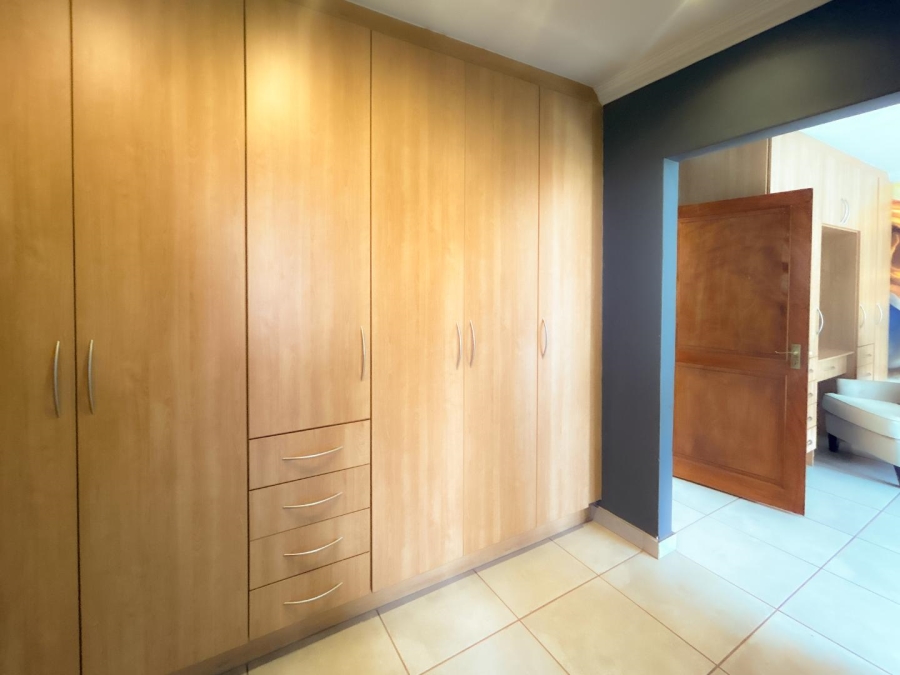 3 Bedroom Property for Sale in Broadacres Gauteng