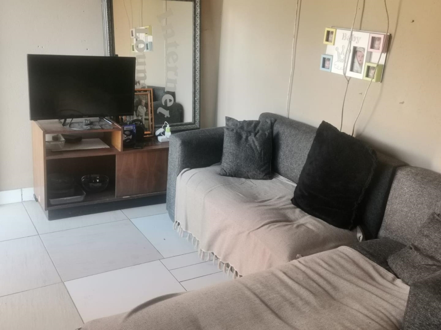 1 Bedroom Property for Sale in Olievenhoutbosch Gauteng