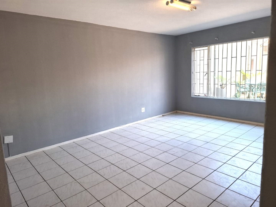 To Let 2 Bedroom Property for Rent in Mulbarton Gauteng