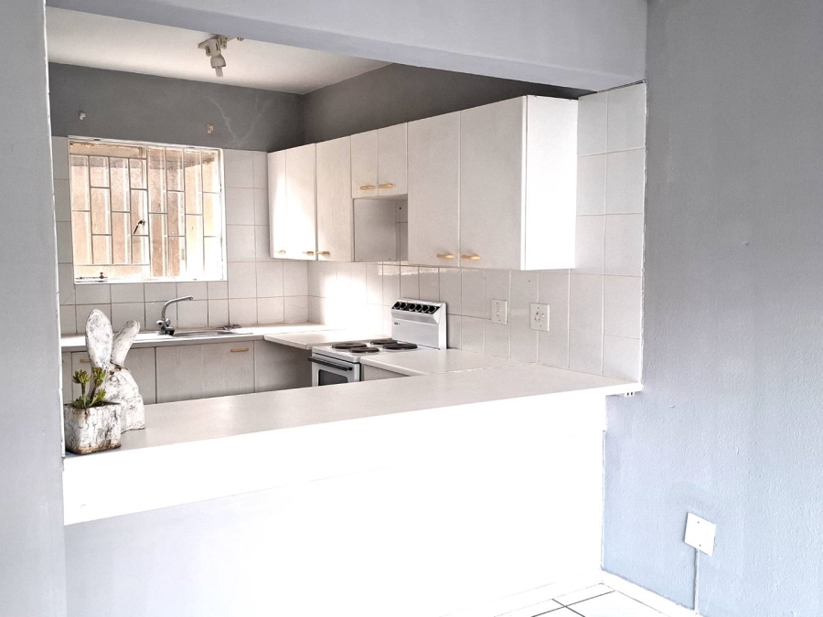 To Let 2 Bedroom Property for Rent in Mulbarton Gauteng